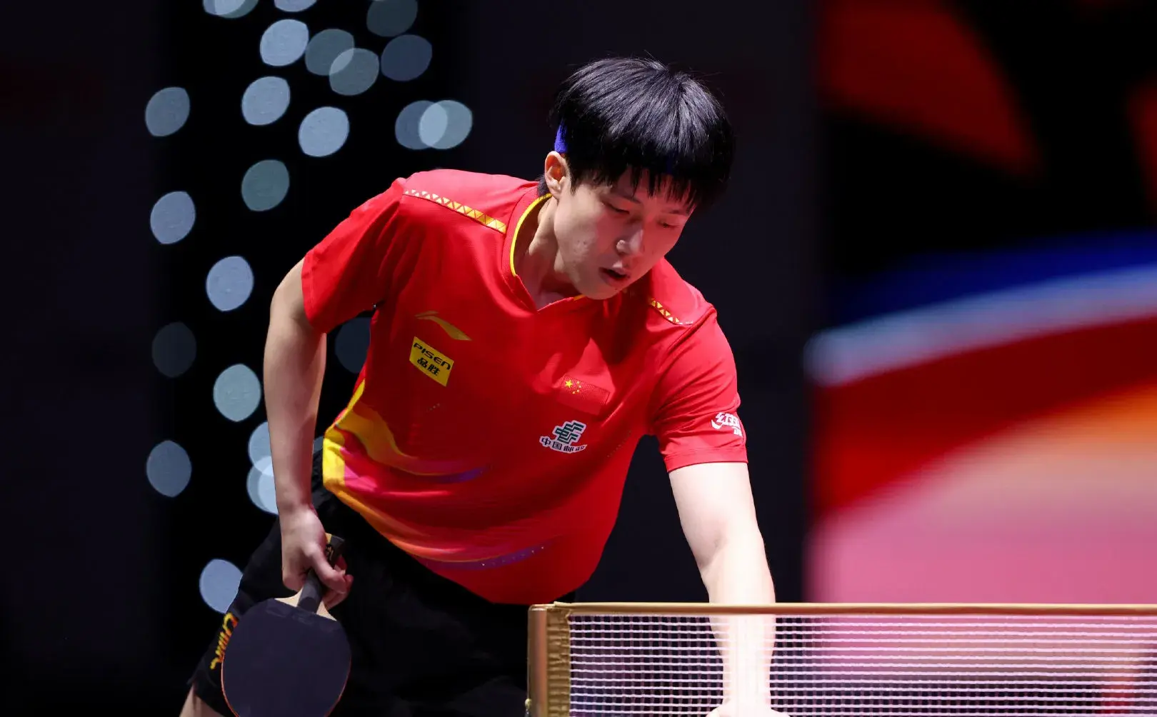 他们进入了, 曾执教过的, 的比分是拜