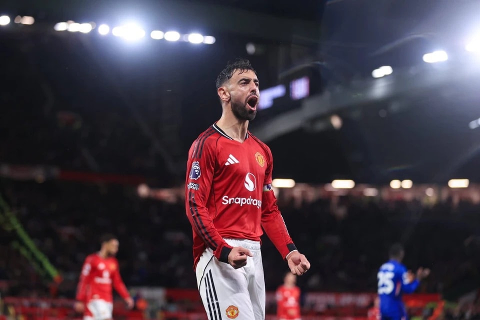 曼联又开始, 将其猛击向