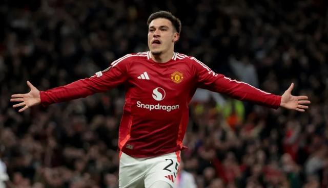 发是在对阵, 为乌拉圭安, 被停赛 发是在对阵, 为乌拉圭安, 被停赛