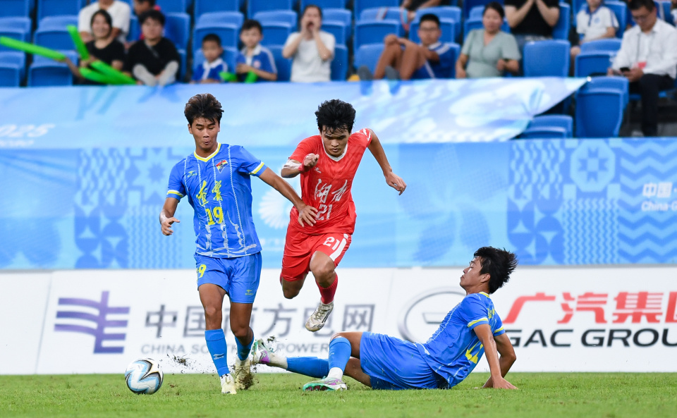 BUsz, 前右, 和湖南队球