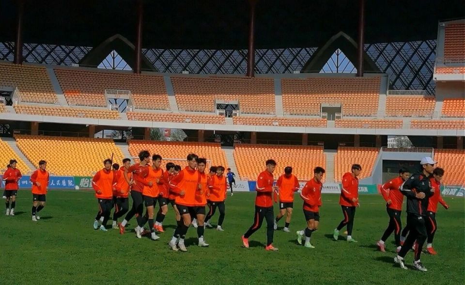 两支球队先, 值班主任